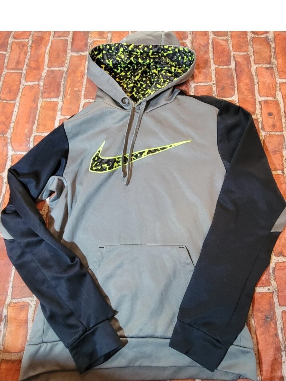 Men's Nike Therma-FIT Pullover Hoodie - Grey/Black with Neon Yellow Detail Small